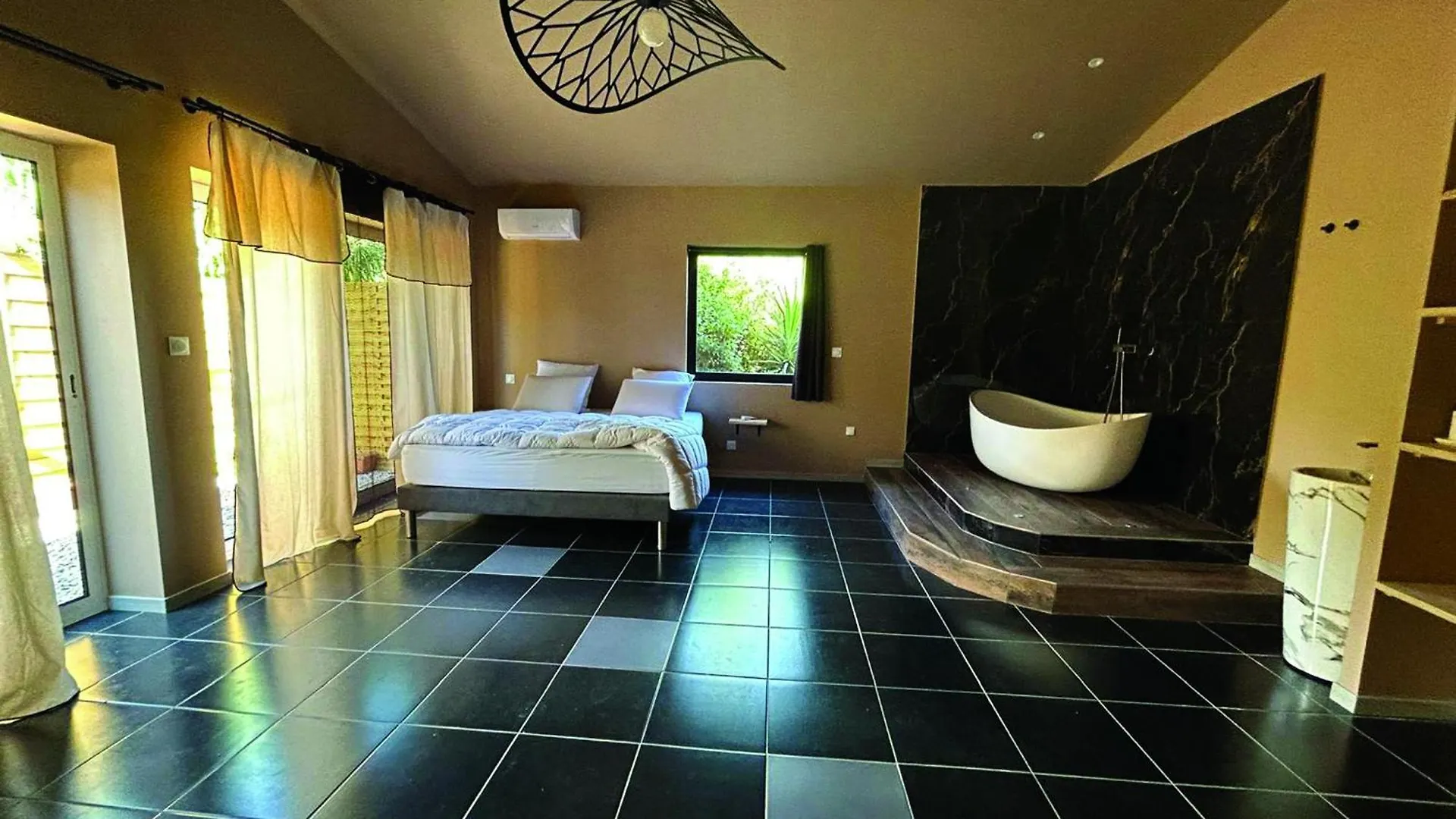 Villa - Domaine A Grans Grande Demeure 6 A 12Pers بيت للعطل